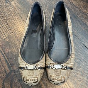 Gucci flat shoes